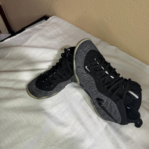 Nike Black and Gray Sneakers - Picture 7 of 9
